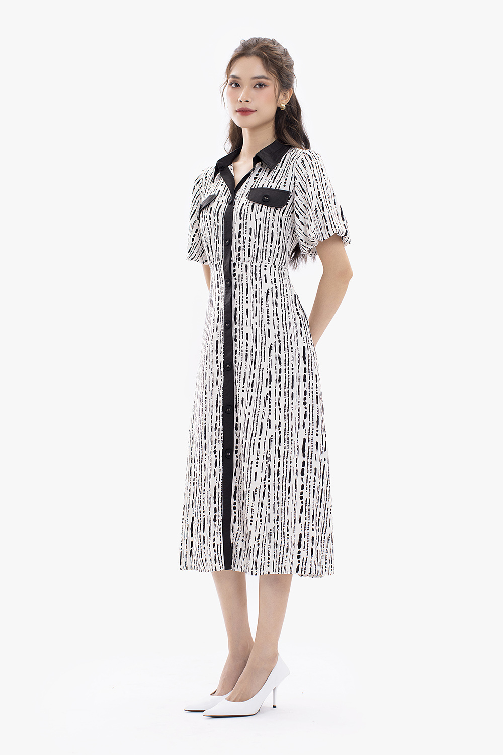 Đầm sơ mi công sở trắng dáng chữ a họa tiết đen