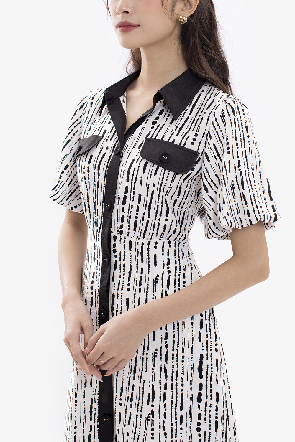 Đầm sơ mi công sở trắng dáng chữ a họa tiết đen