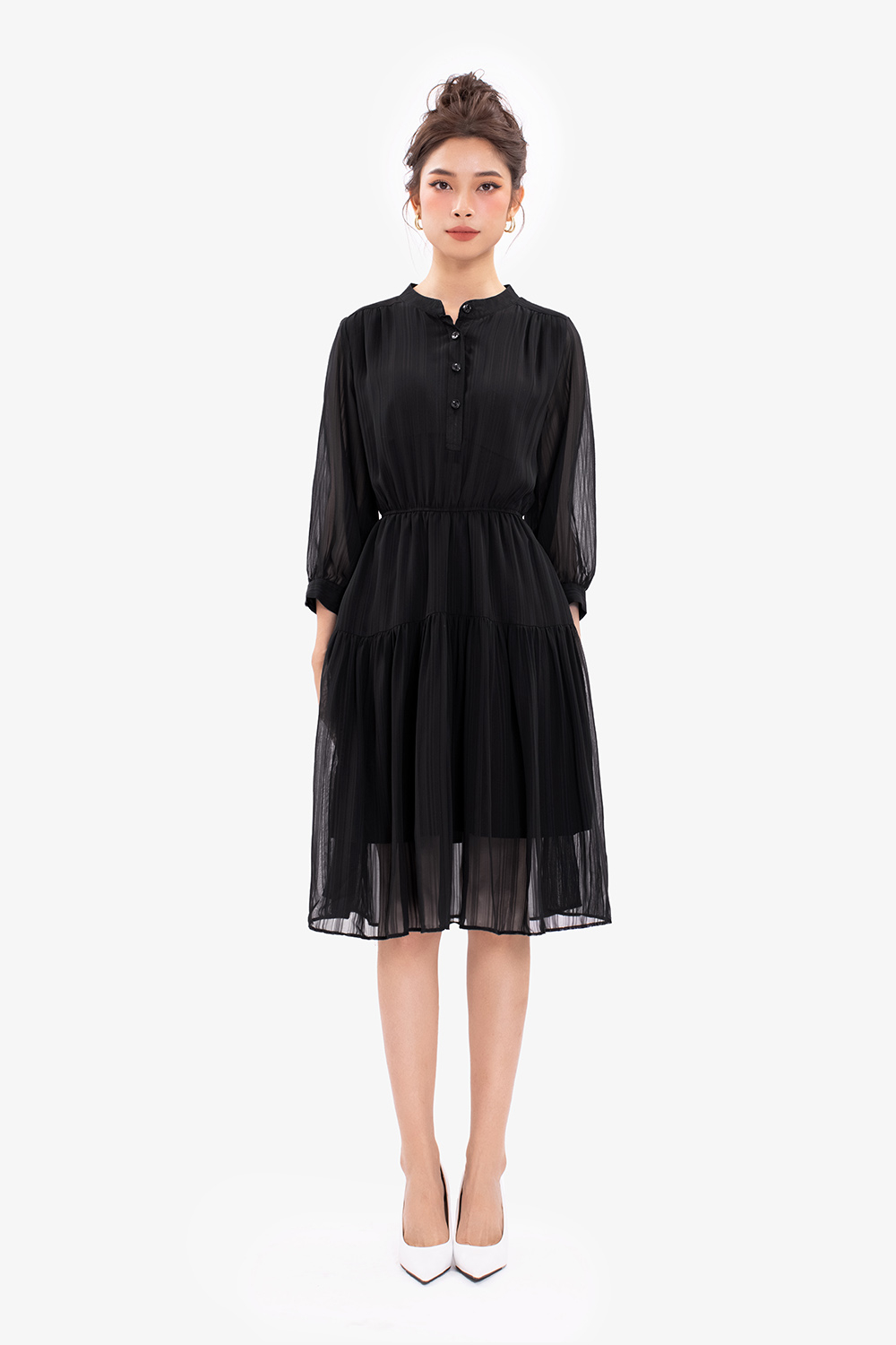 Đầm đen cổ trụ eo bo thun tay dài