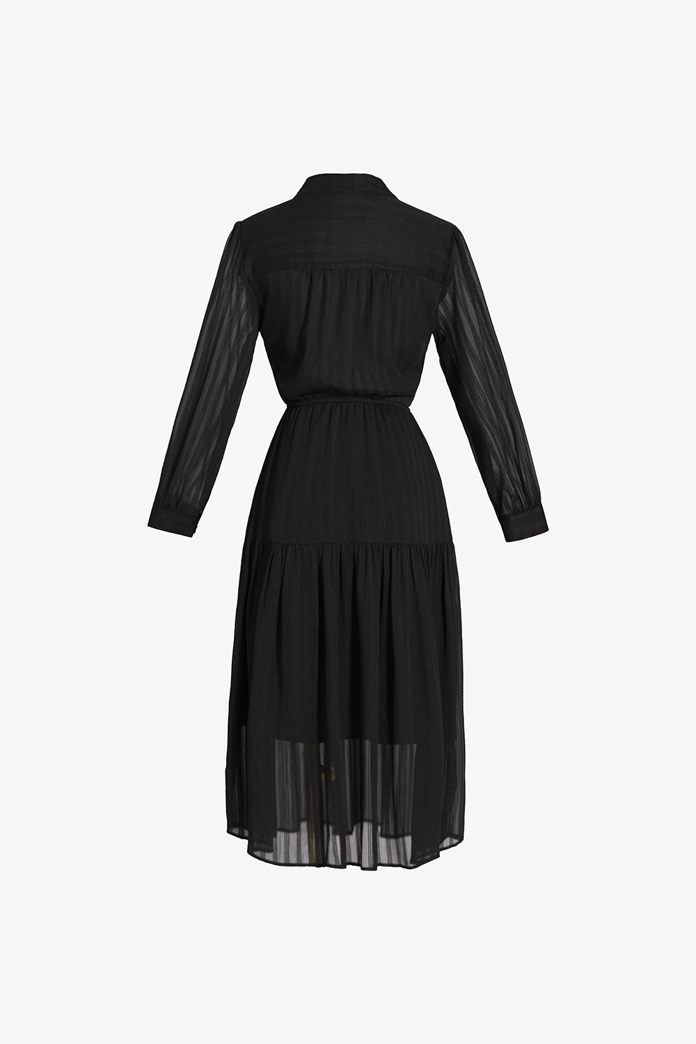 Đầm đen cổ trụ eo bo thun tay dài