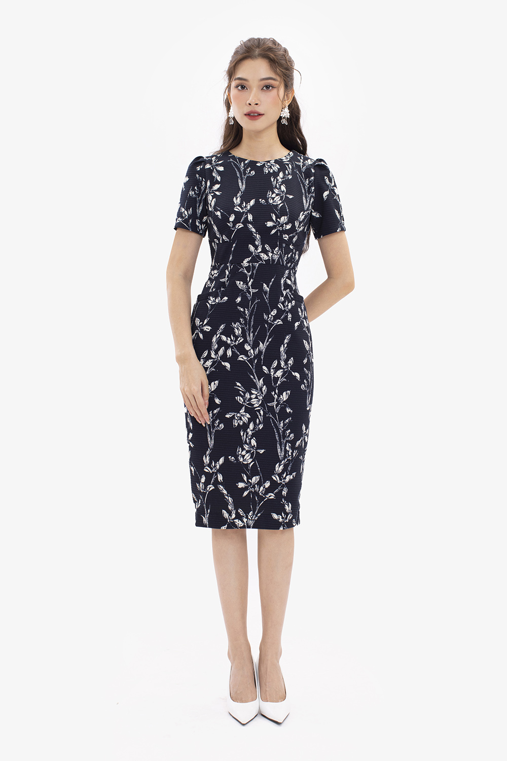 Đầm dáng ôm body họa tiết hoa tay ngắn