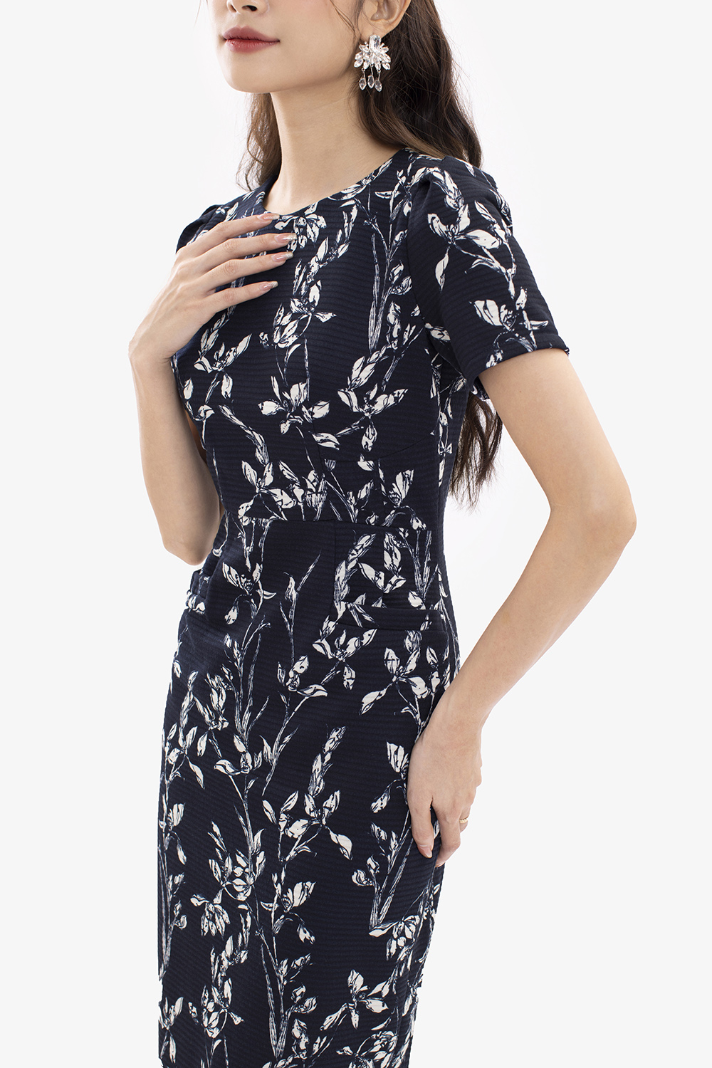 Đầm dáng ôm body họa tiết hoa tay ngắn