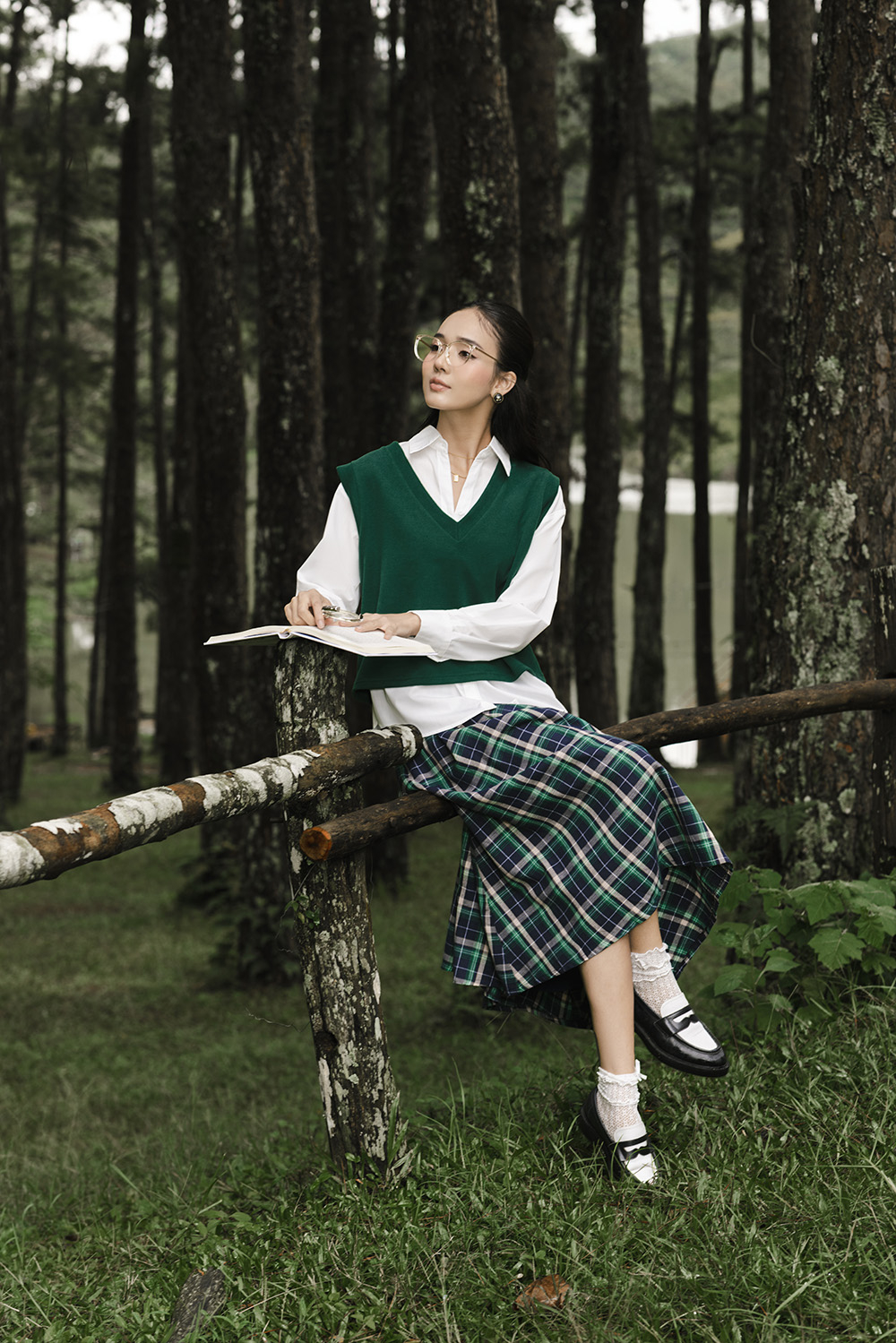 Áo ghi lê nữ cổ tim màu xanh lá cây