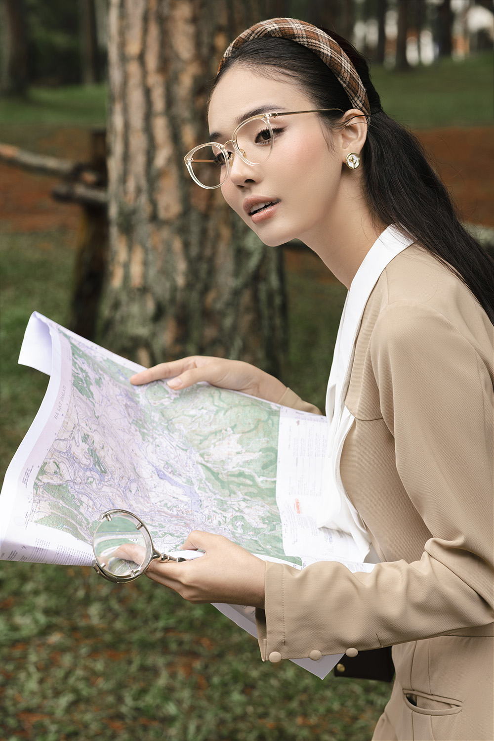 Áo kiểu cổ sen nhọn phối bèo tay dài