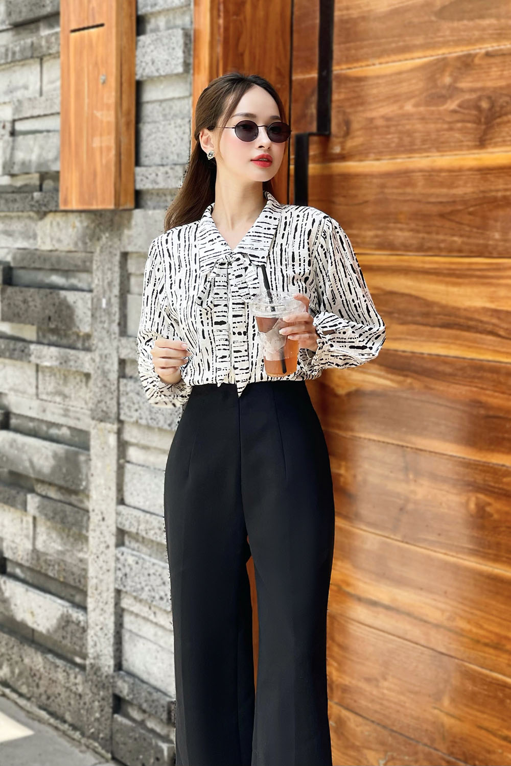 Áo sơ mi nữ họa tiết cổ thắt nơ