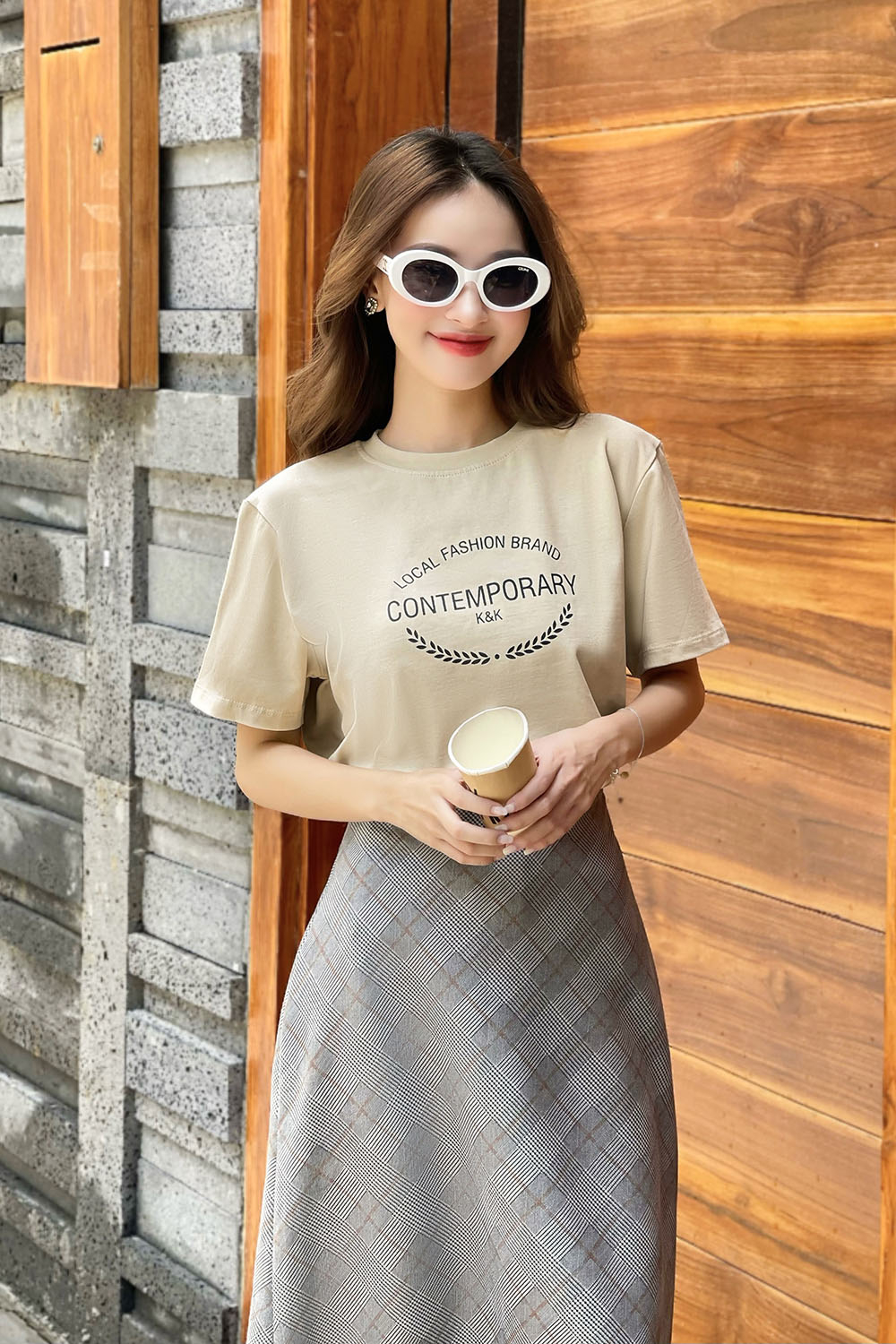 Áo thun nữ phom rộng màu kem