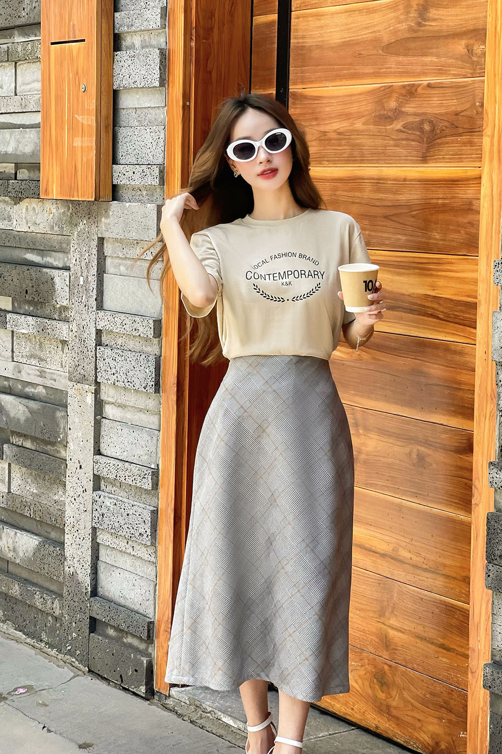 Áo thun nữ phom rộng màu kem