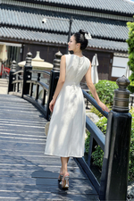 Đầm xòe trắng dự tiệc sát nách