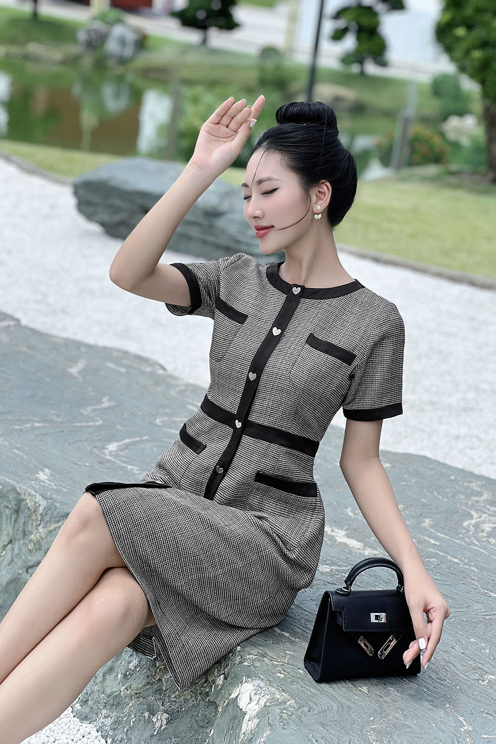 Đầm công sở dáng chữ a phối viền đen