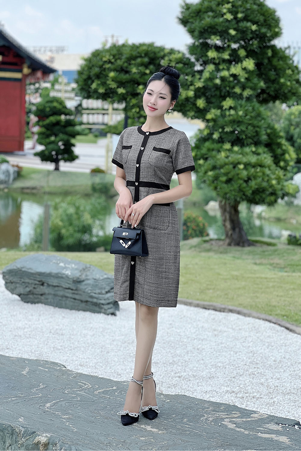 Đầm công sở dáng chữ a phối viền đen