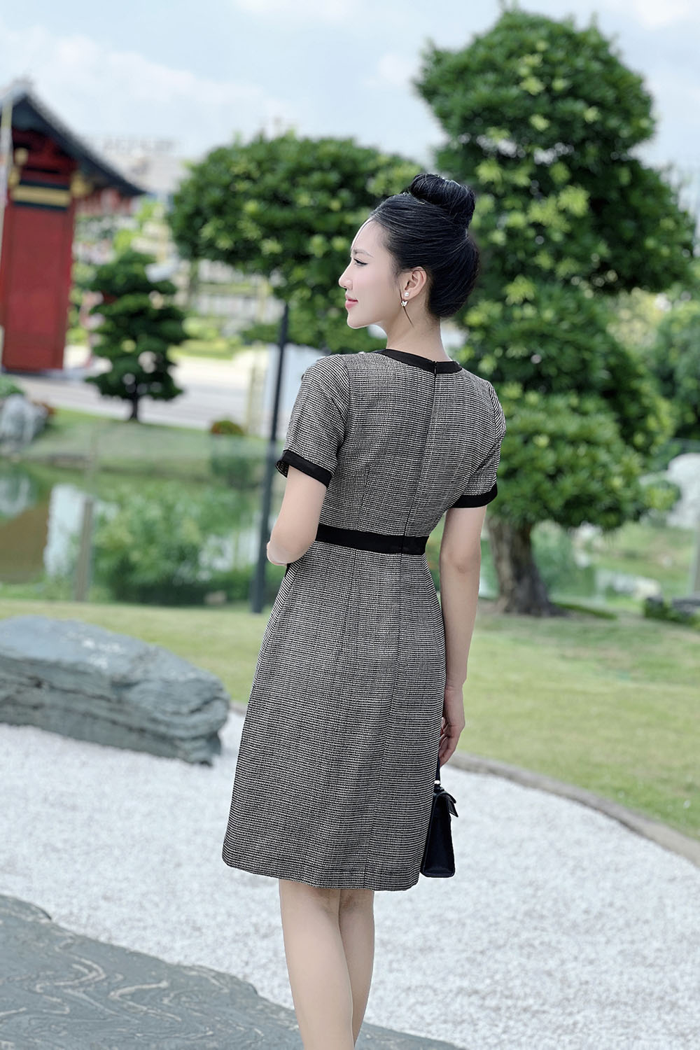 Đầm công sở dáng chữ a phối viền đen