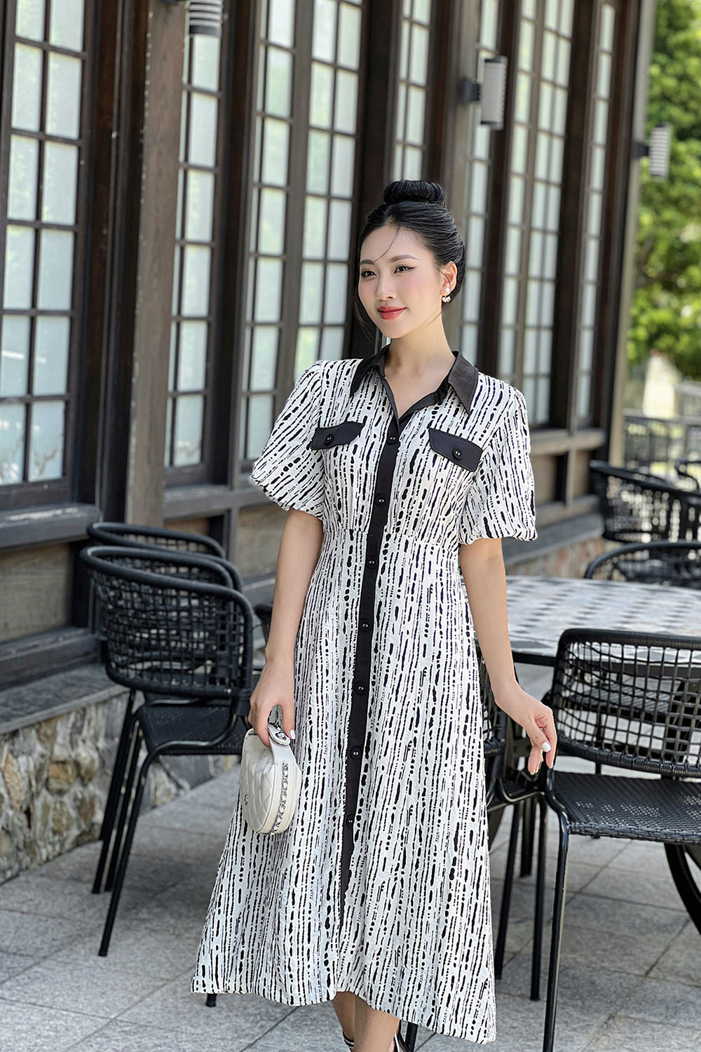 Đầm sơ mi công sở trắng dáng chữ a họa tiết đen