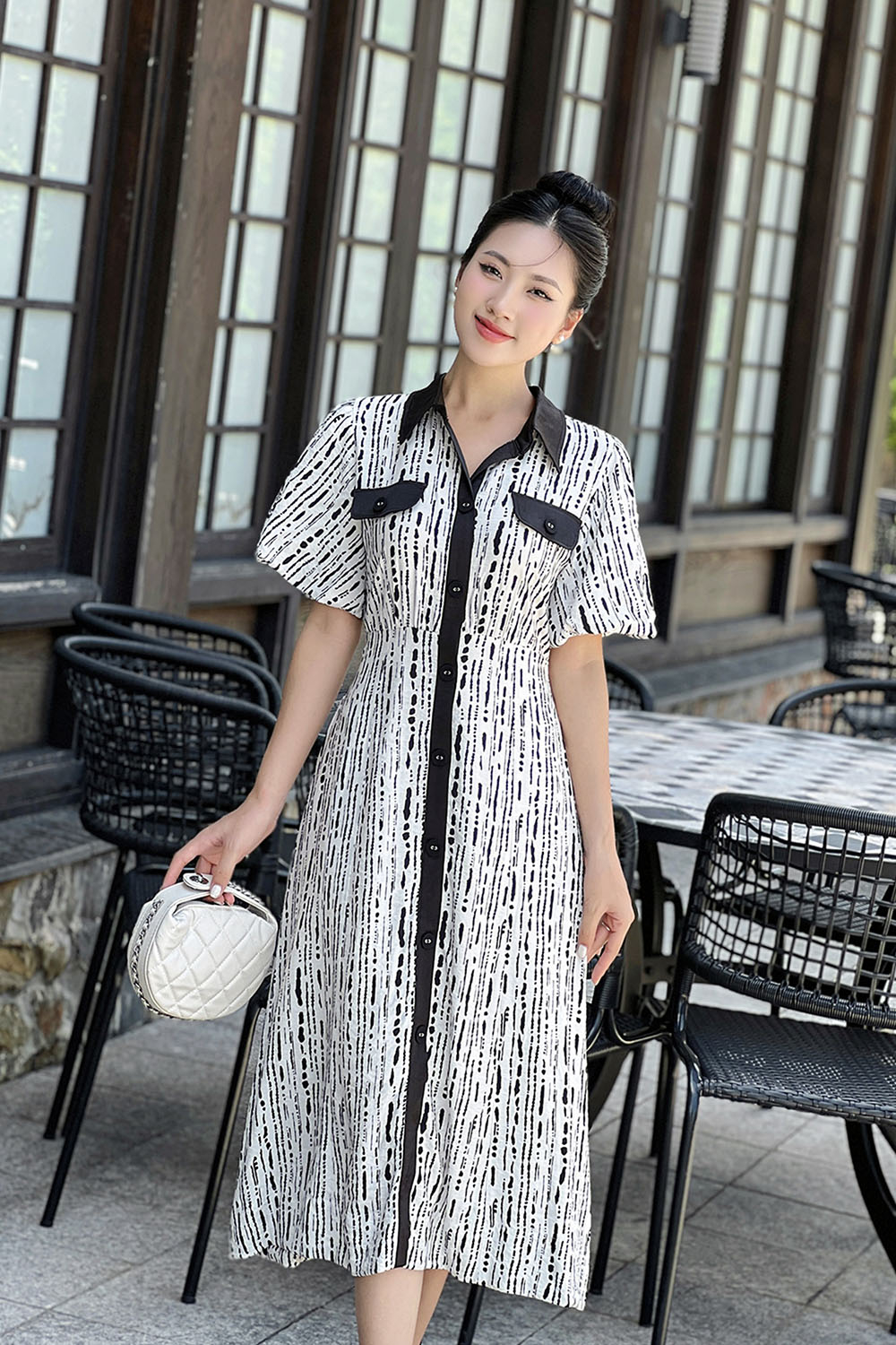 Đầm sơ mi công sở trắng dáng chữ a họa tiết đen