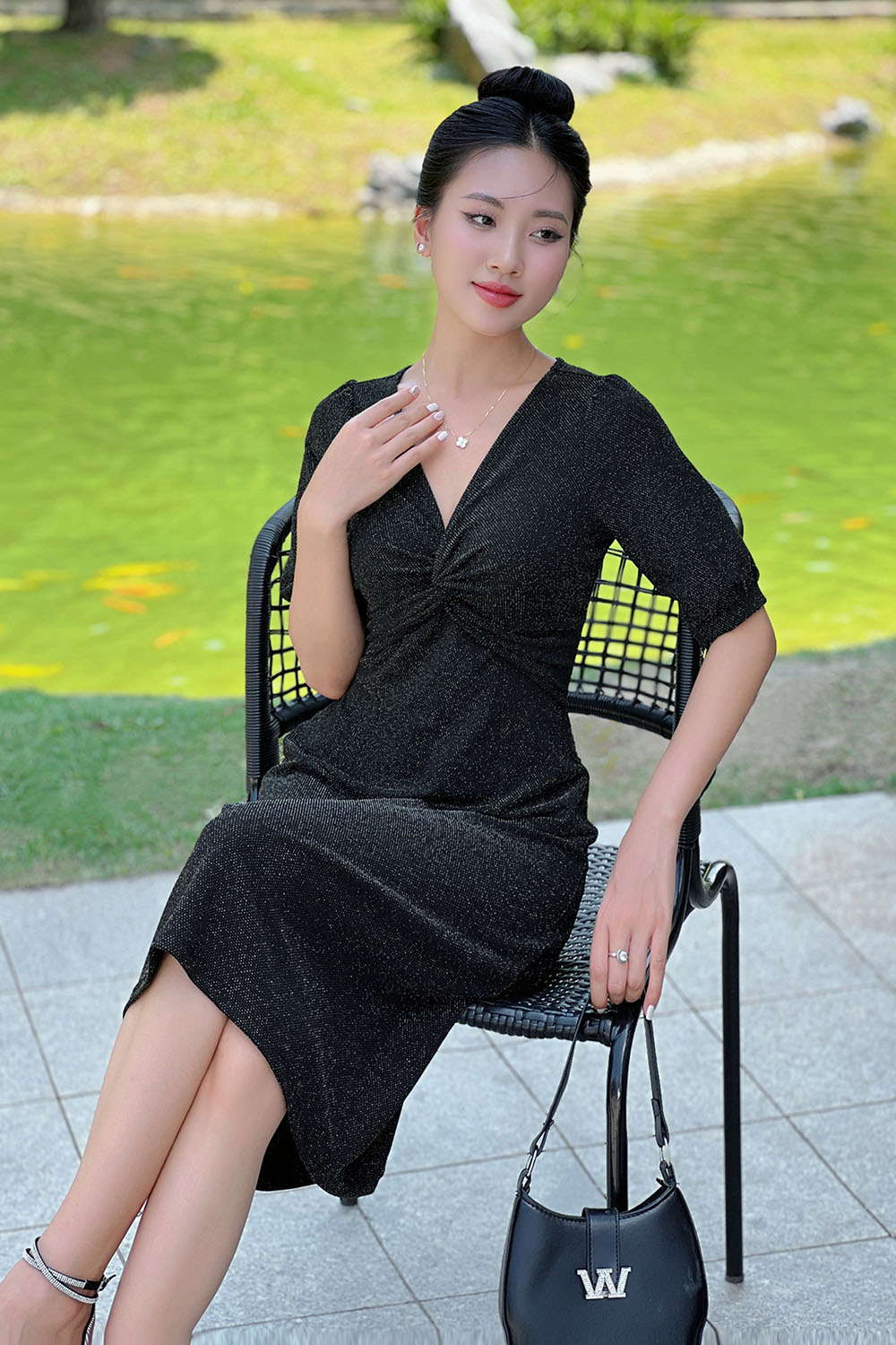 Đầm thun chữ a tay lỡ cổ tim xoắn