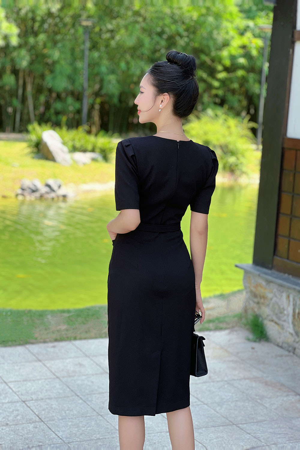 Đầm ôm body dài qua gối tôn lên vẻ đẹp cho bạn gái – Fashion Việt Pro