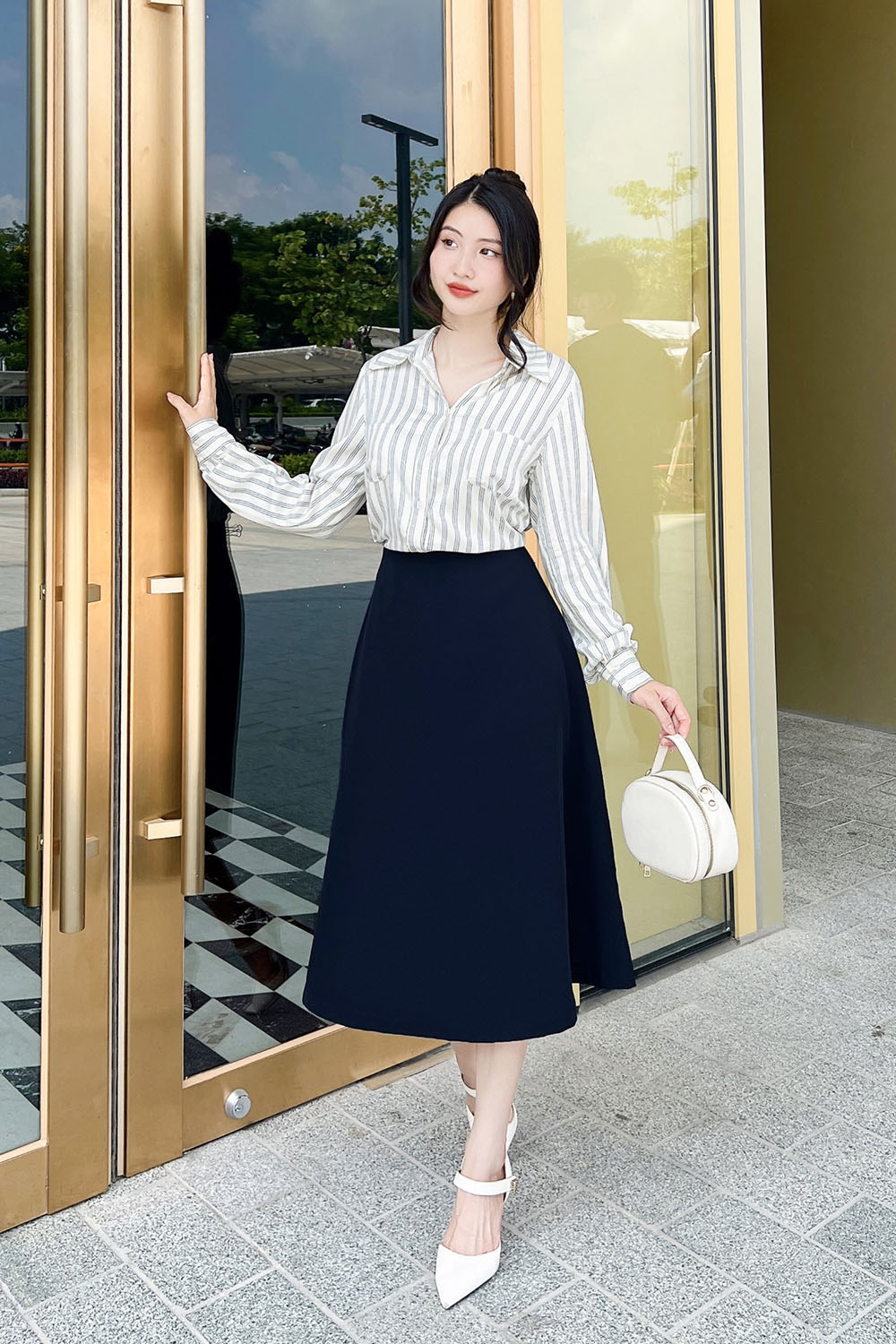 Áo sơ mi trắng công sở nữ họa tiết kẻ sọc