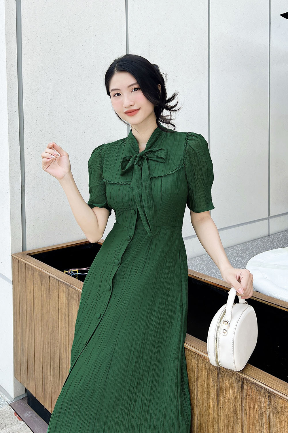 Đầm xanh công sở dáng chữ a cổ phối nơ