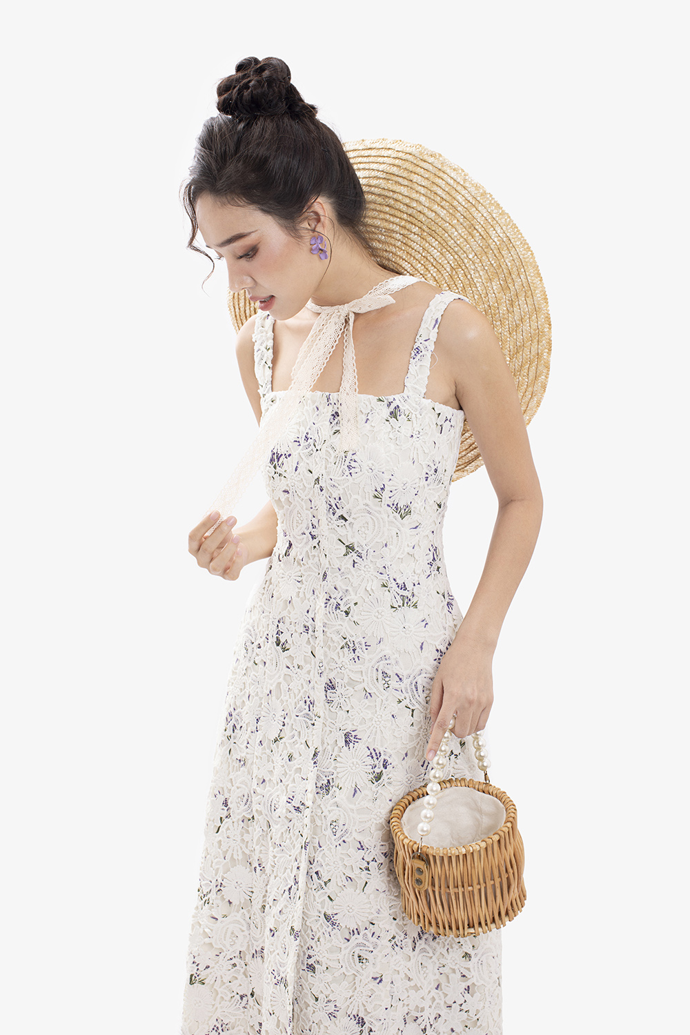 Đầm ren thiết kế hai dây dáng dài