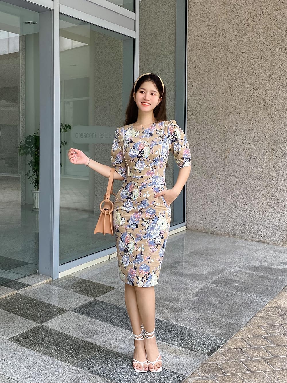 Đầm hoa công sở dáng ôm tay lửng