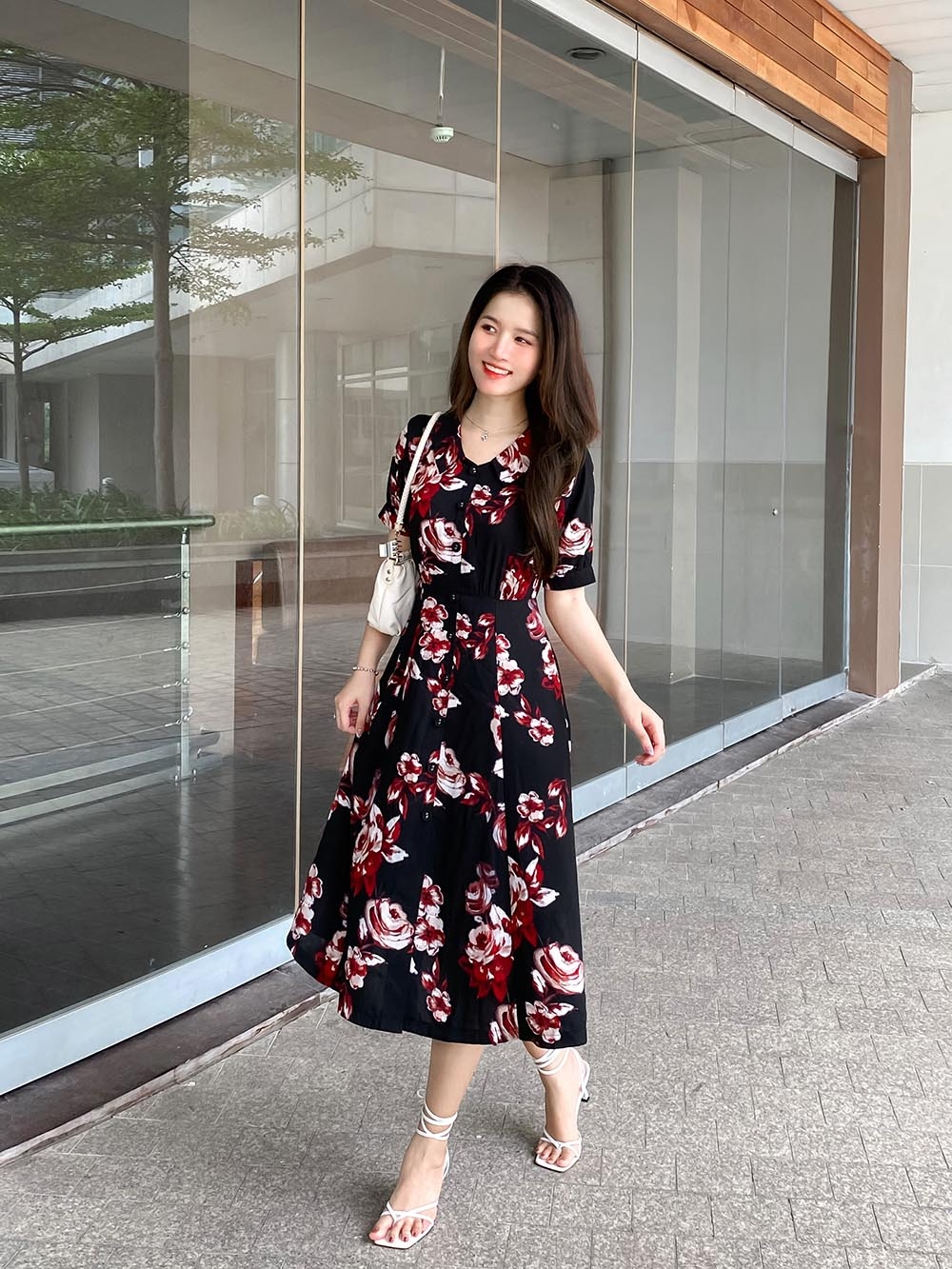 Đầm hoa dáng xòe tay lỡ cổ phối nơ