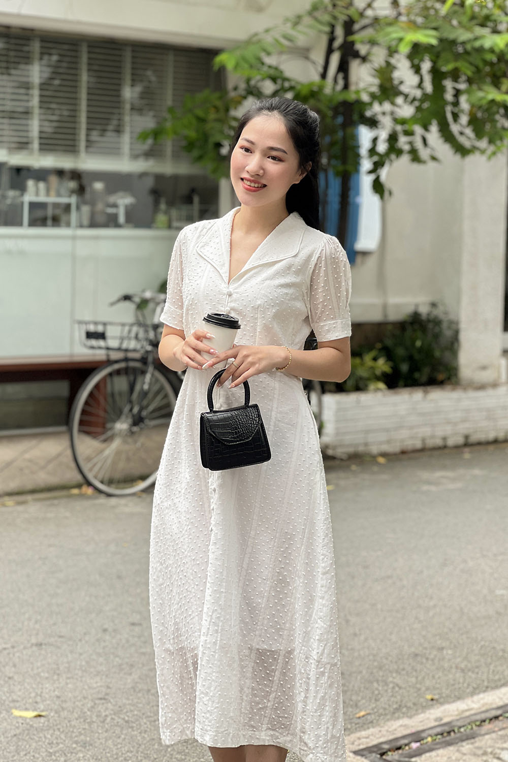 Đầm trắng công sở dáng xòe phối nút