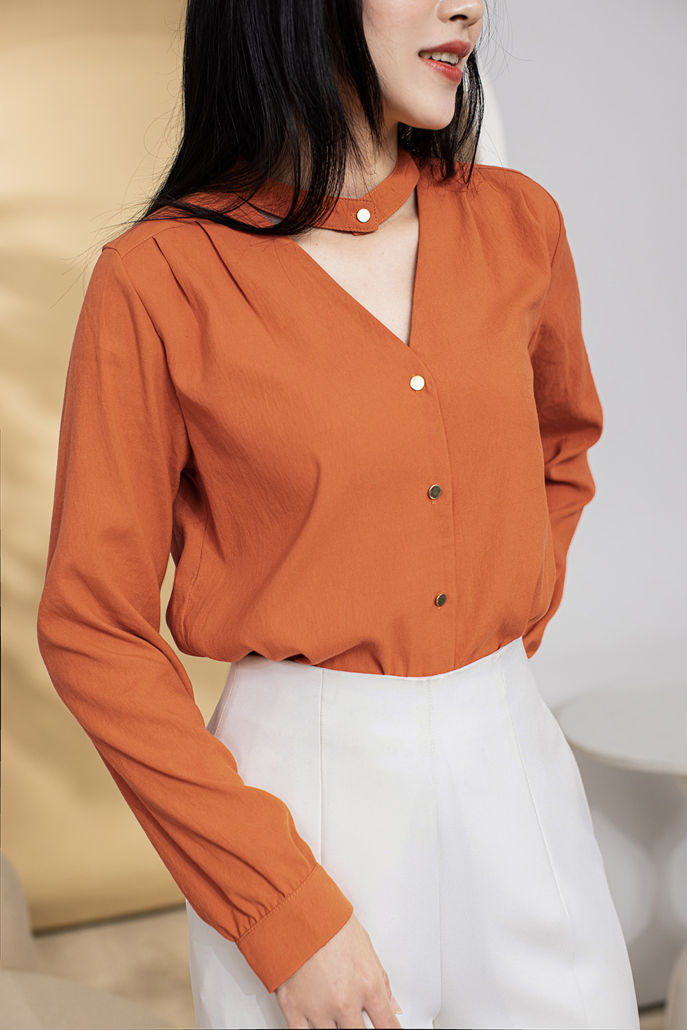 Áo sơ mi nữ tay dài cổ cách điệu