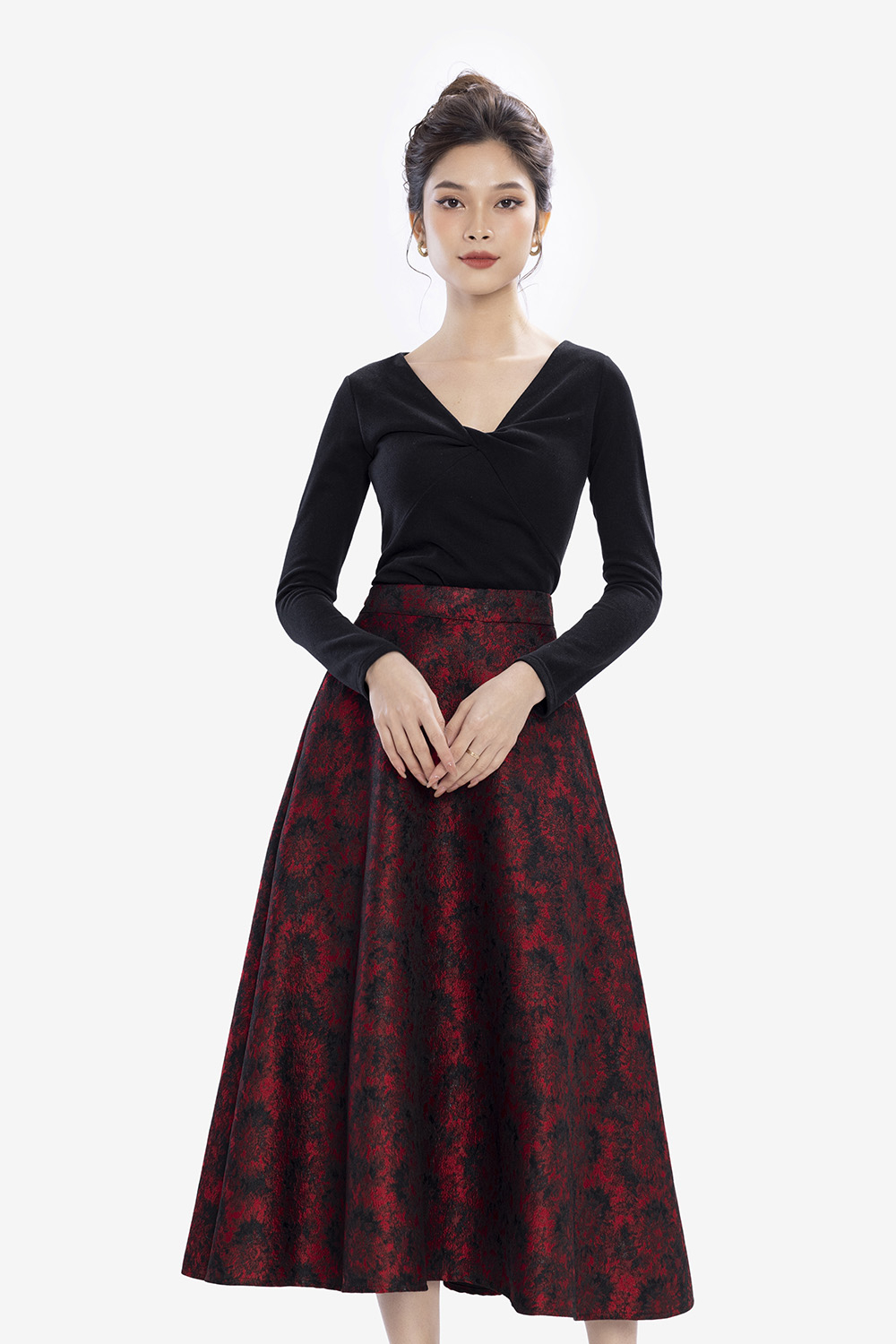 Áo thun nữ đen dáng ôm tay dài