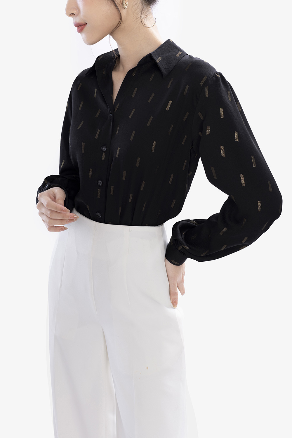 Áo sơ mi nữ màu đen họa tiết tay dài