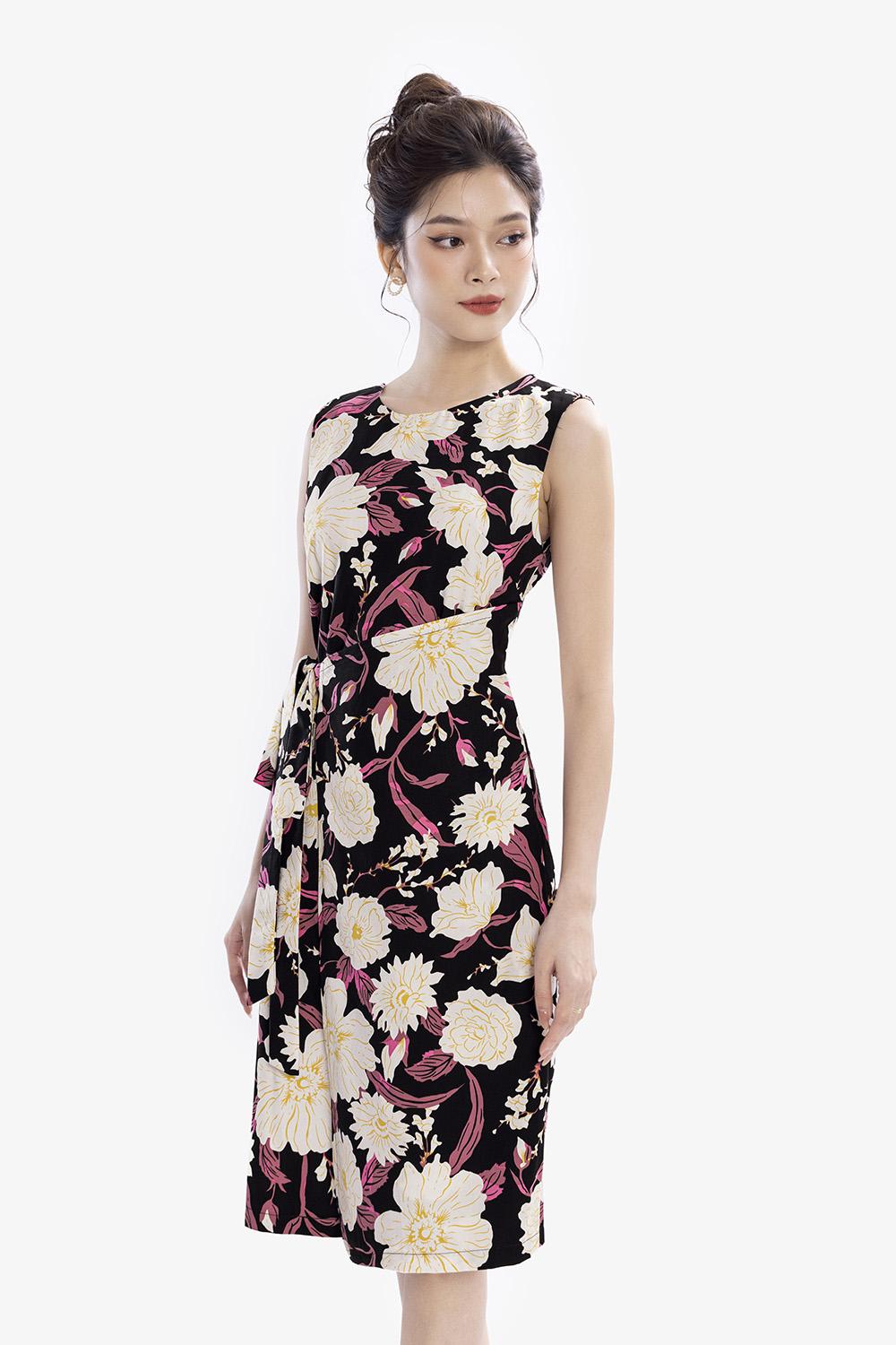 Đầm công sở đen họa tiết hoa tùng đắp chéo