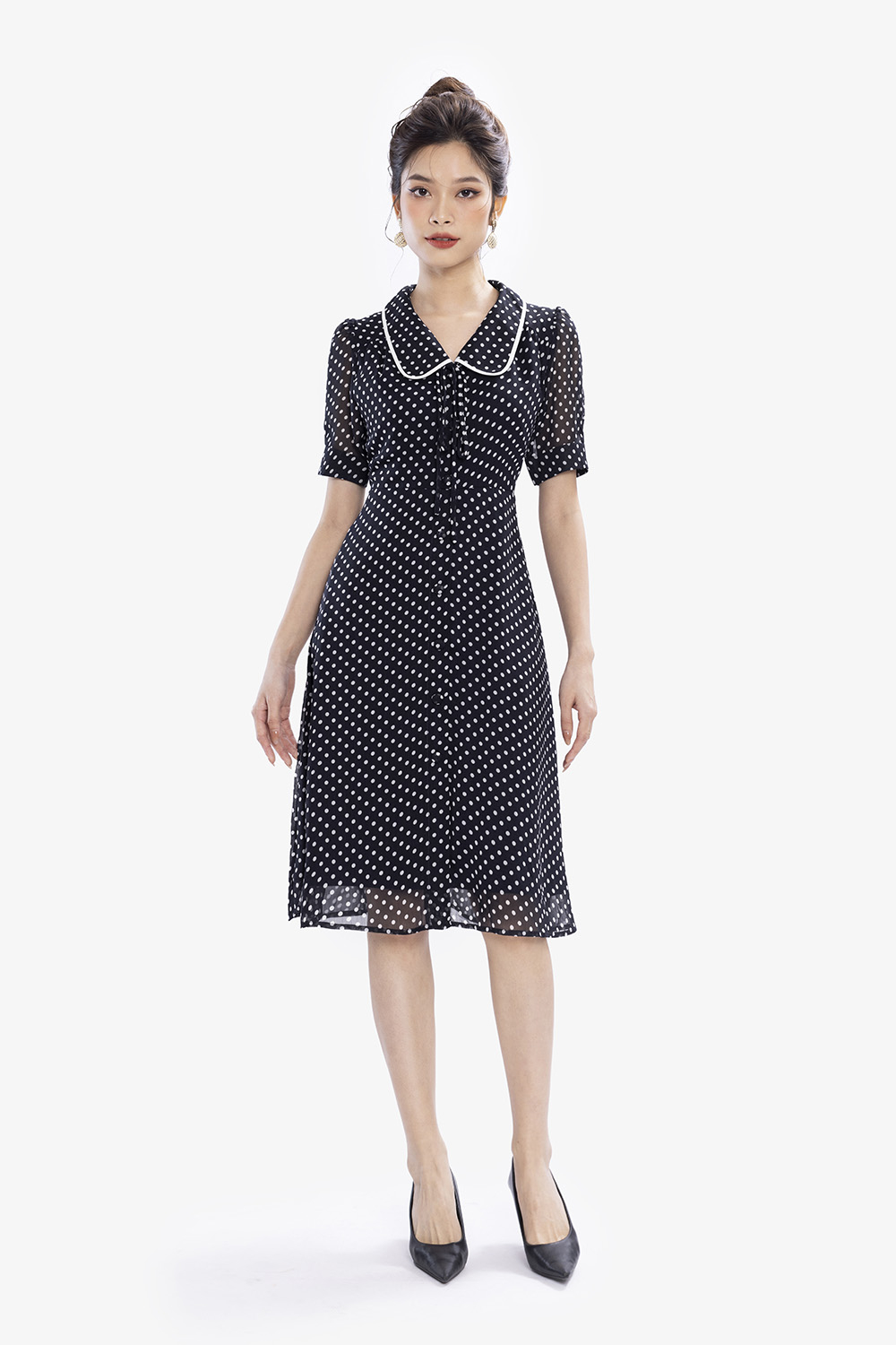 Đầm đen chấm bi dáng chữ A cổ sen cột nơ