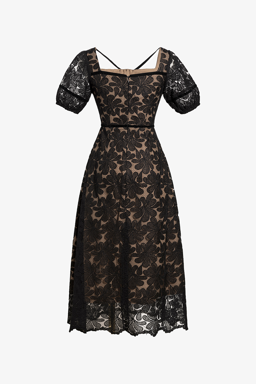 Đầm ren đen dự tiệc dáng xòe