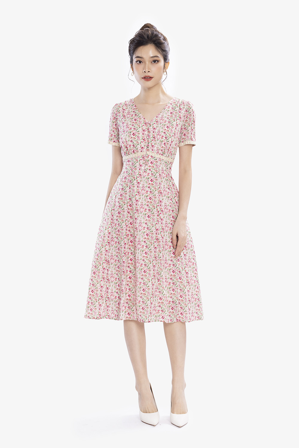 Đầm hoa nhí dáng xòe nhẹ phối đăng ten