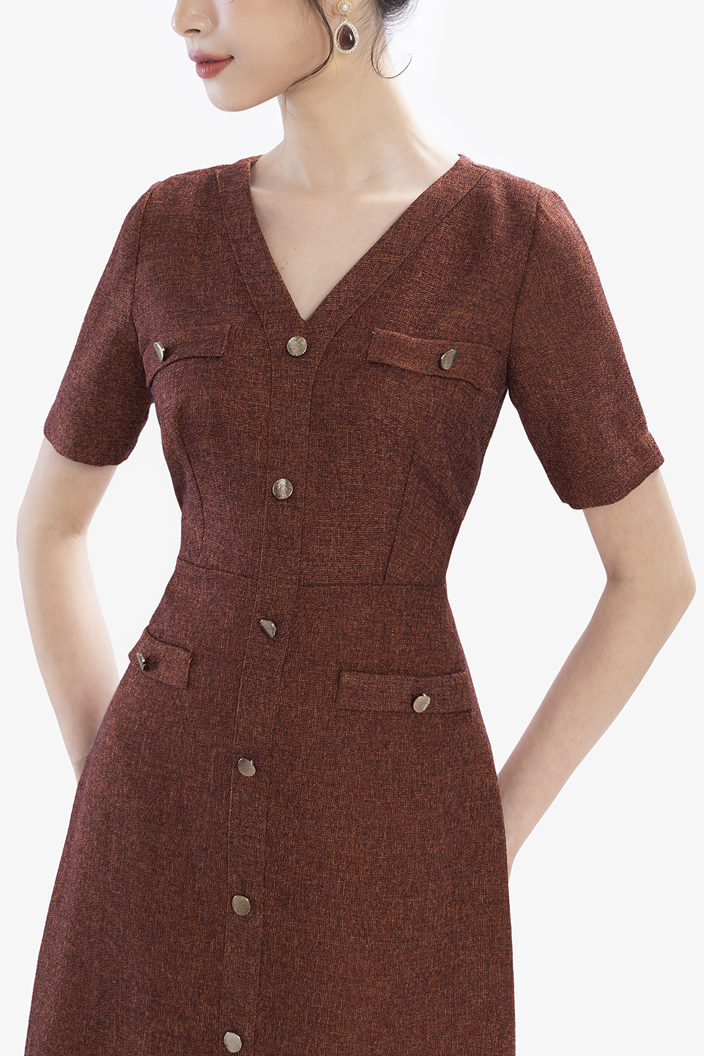 Đầm công sở dáng chữ a cổ v màu nâu