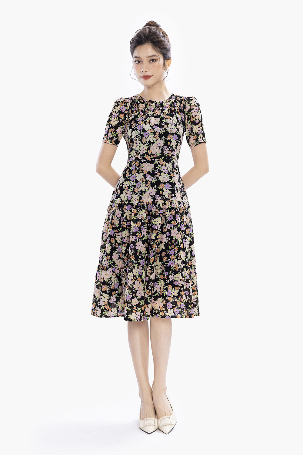 Đầm xòe đuôi cá nền đen họa tiết hoa nhiều màu