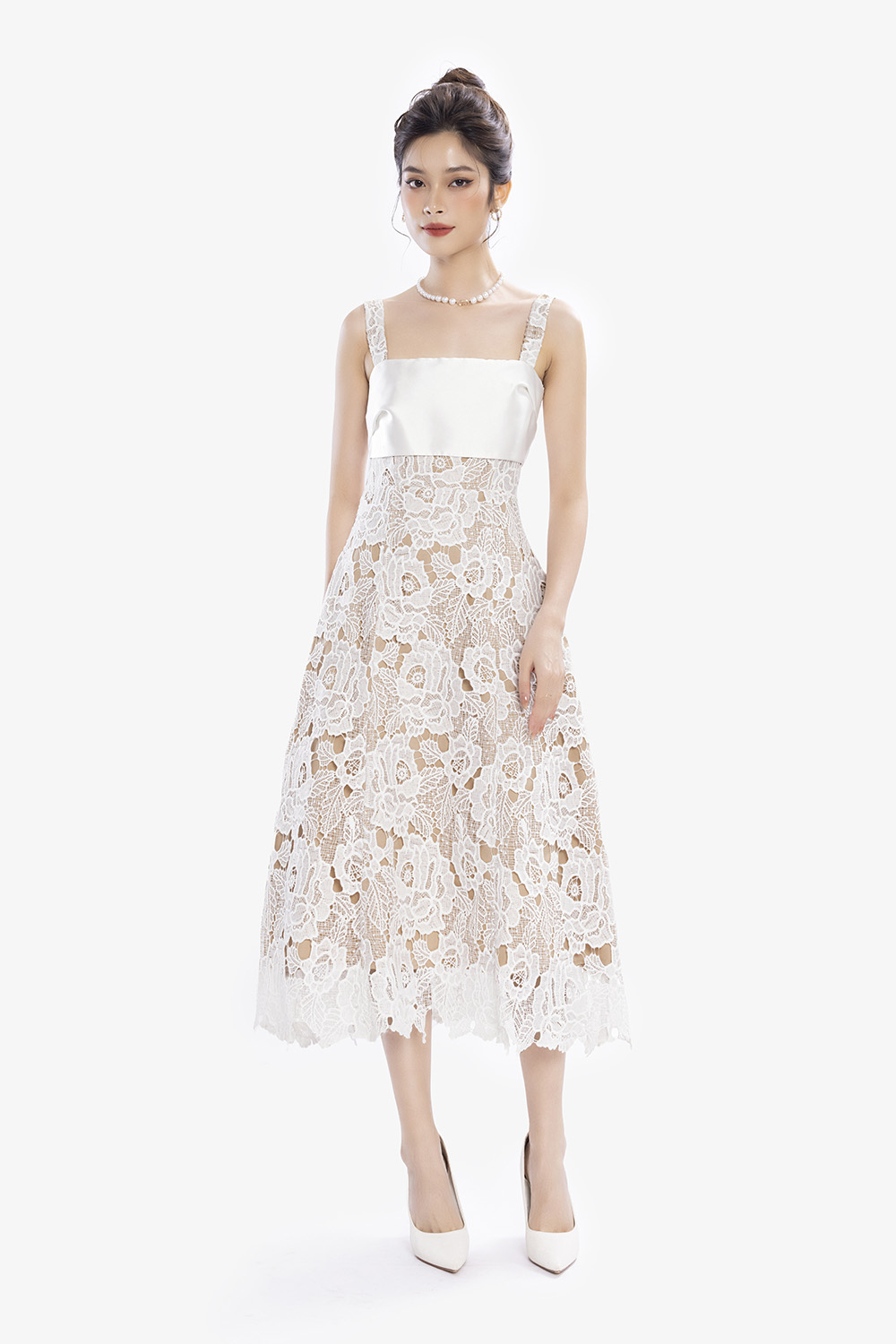Đầm ren hai dây dự tiệc màu trắng kem