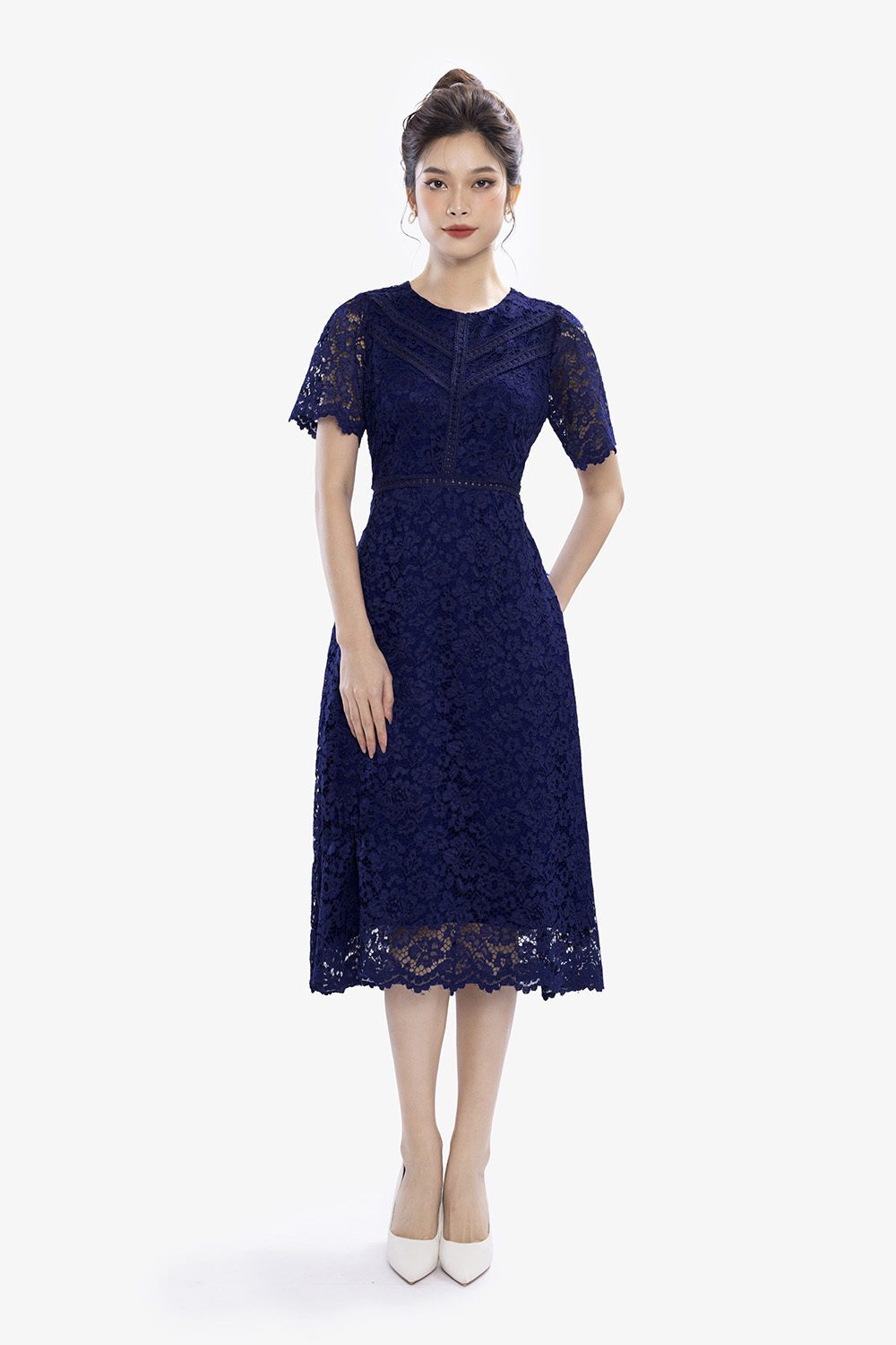 Đầm ren dáng chữ A cổ tròn màu xanh