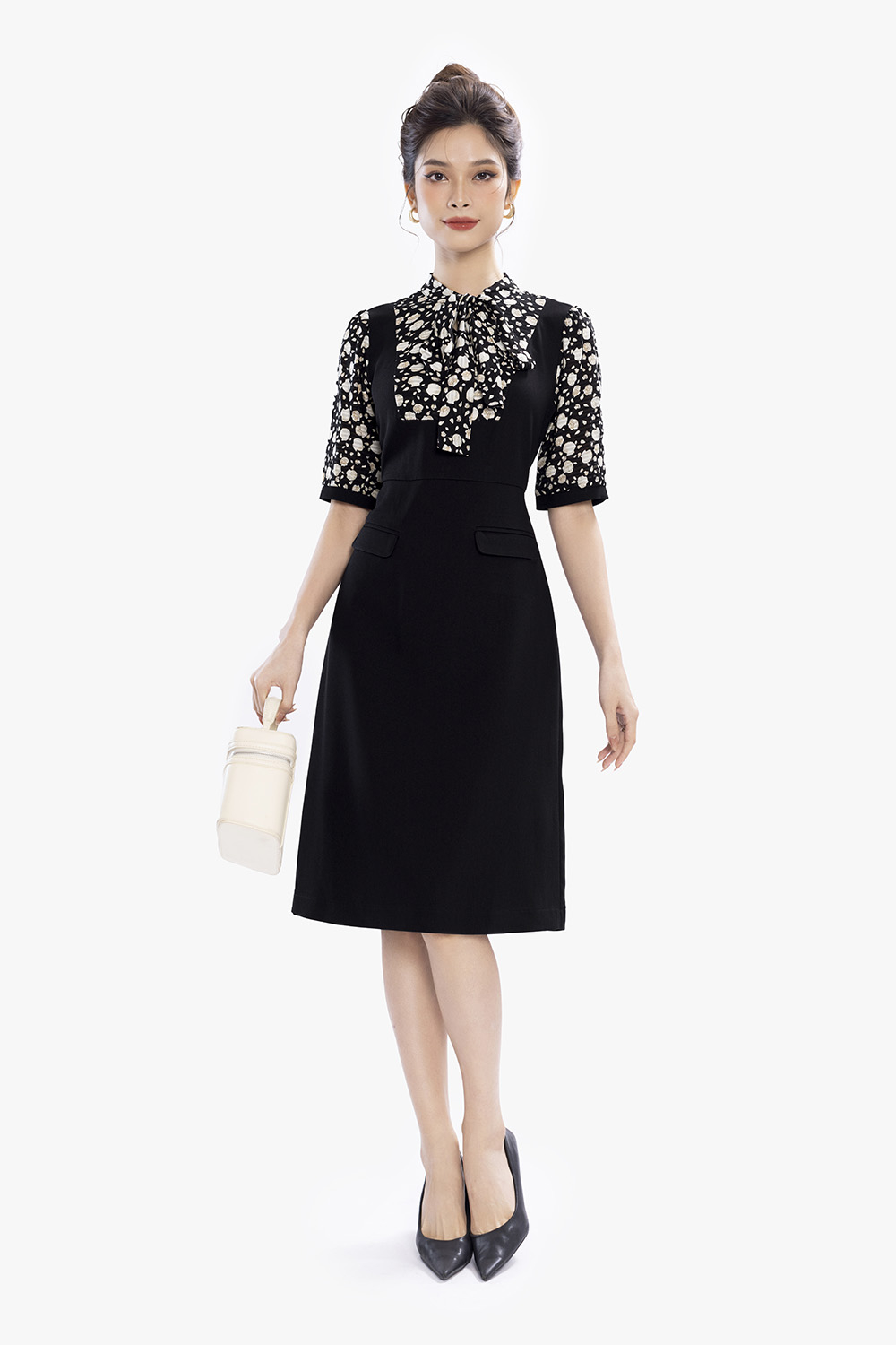 Đầm đen công sở dáng chữ a phối họa tiết
