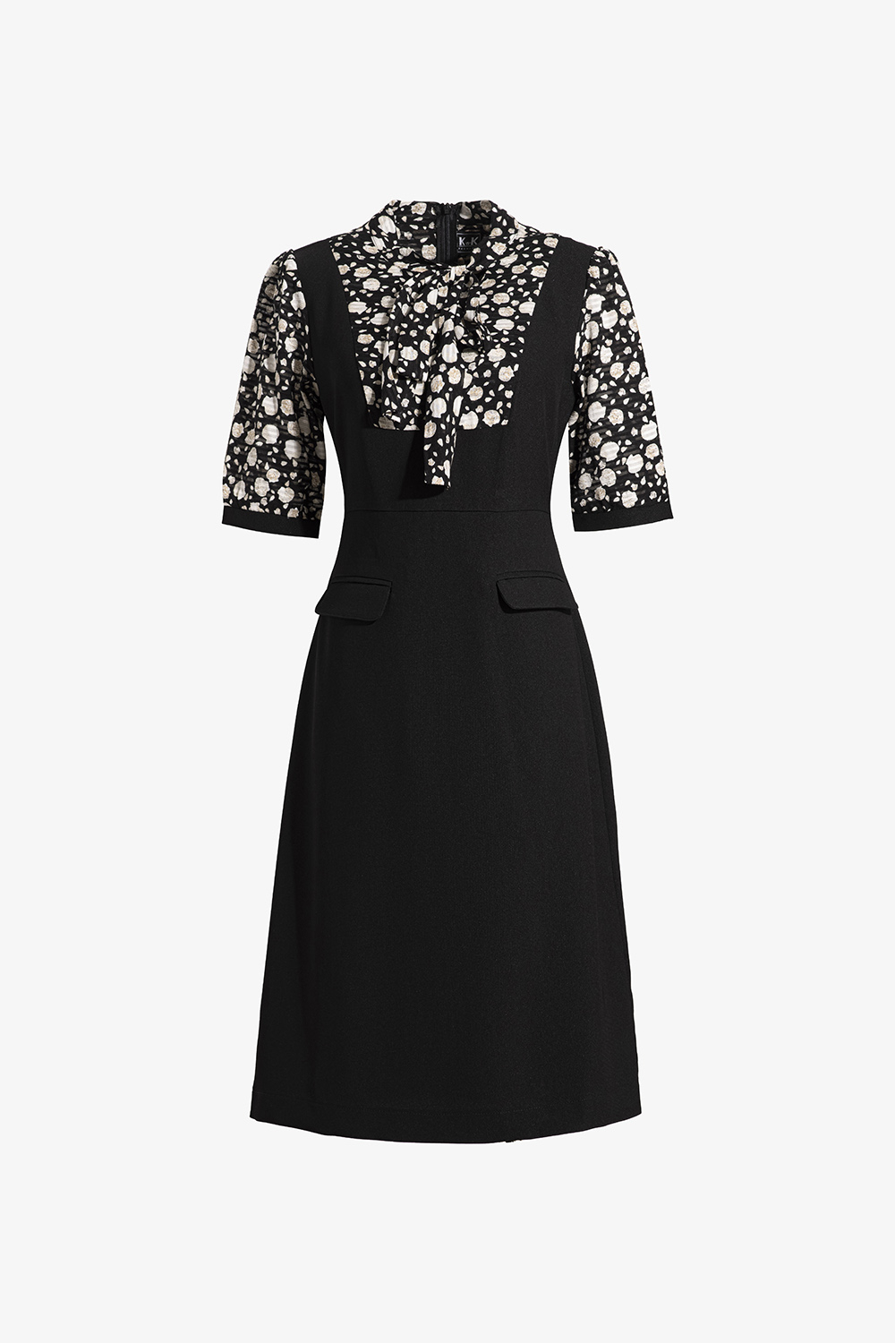 Đầm đen công sở dáng chữ a phối họa tiết