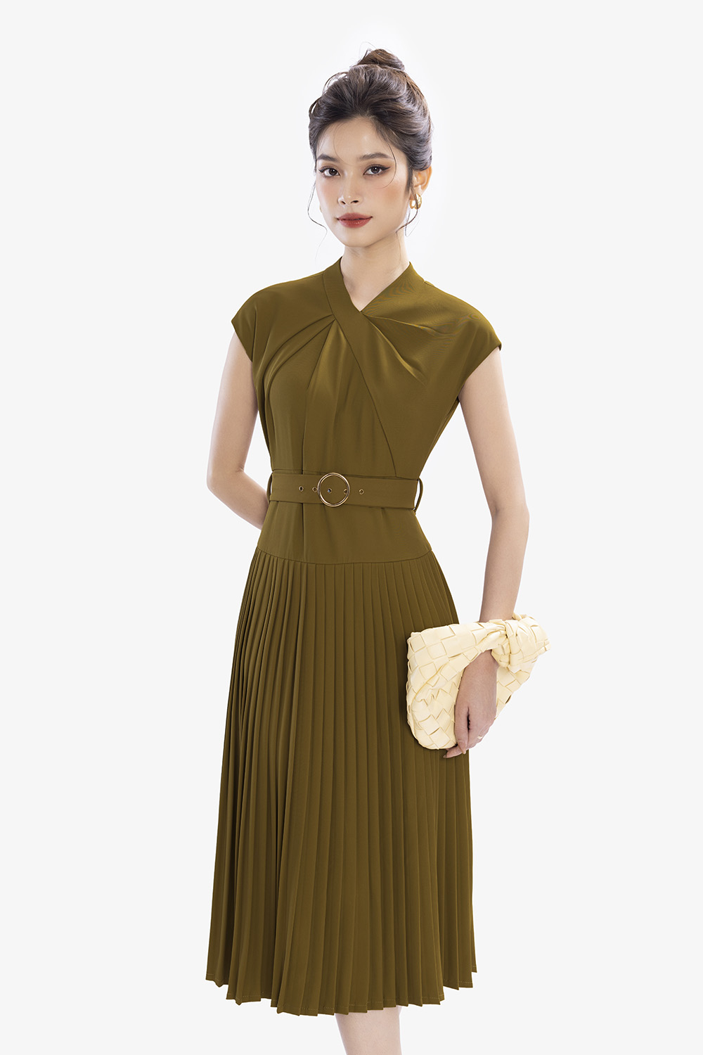 Đầm xòe xếp ly tay hến cổ xoắn