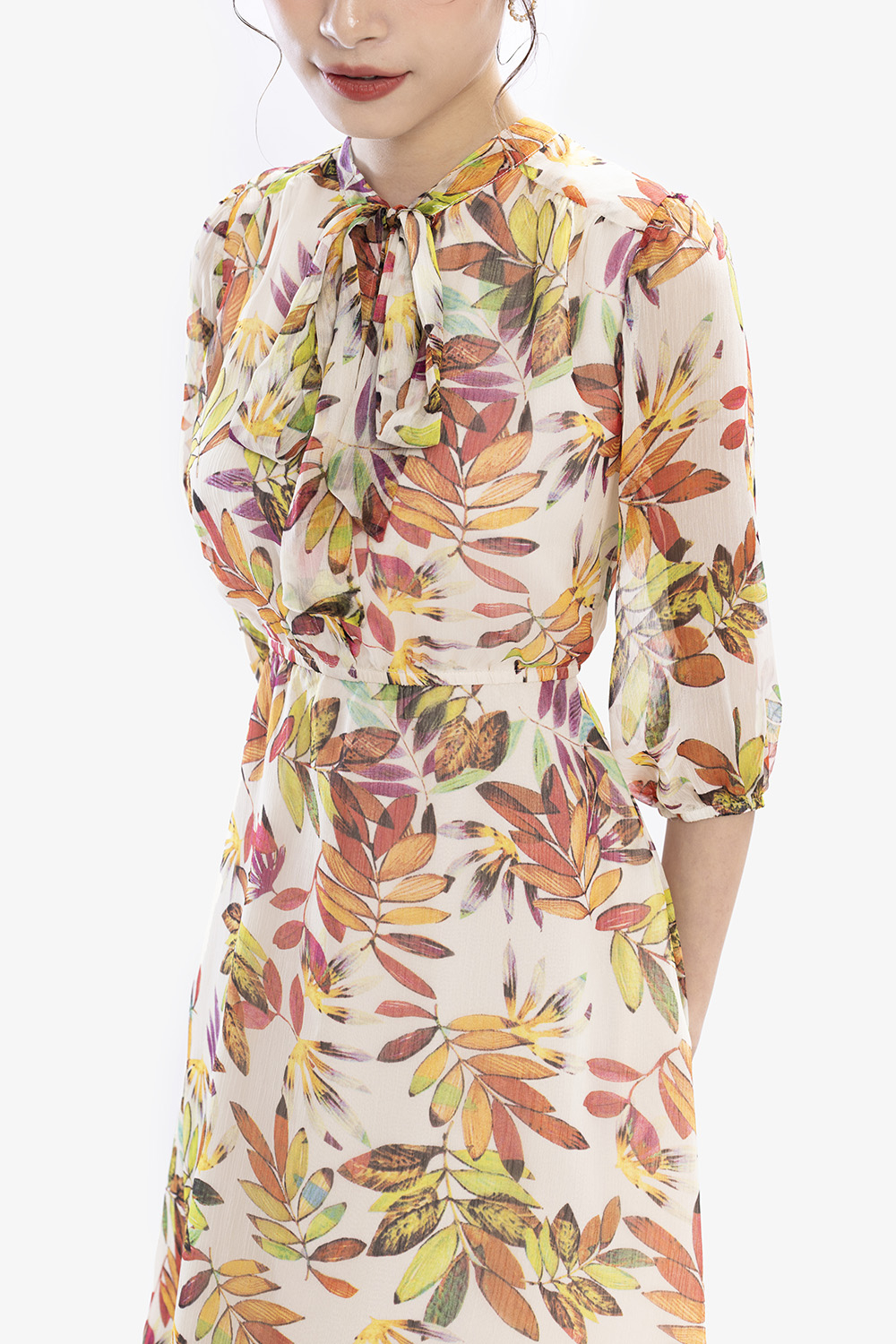 Đầm xòe chữ a màu kem họa tiết lá to