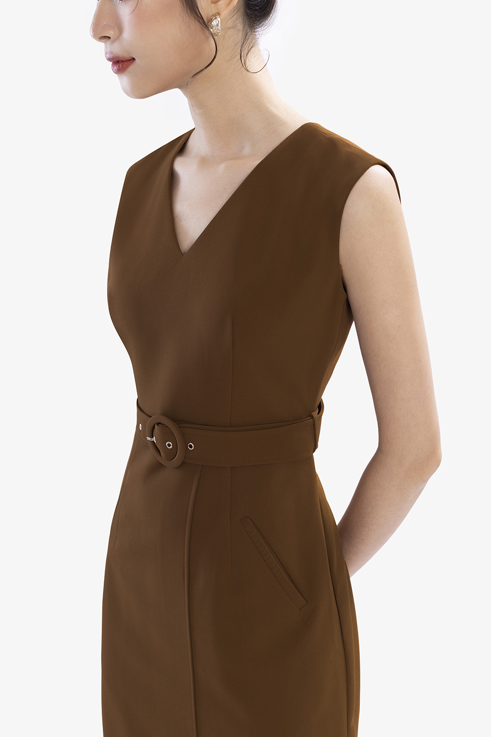 Đầm công sở sát nách cổ v màu nâu