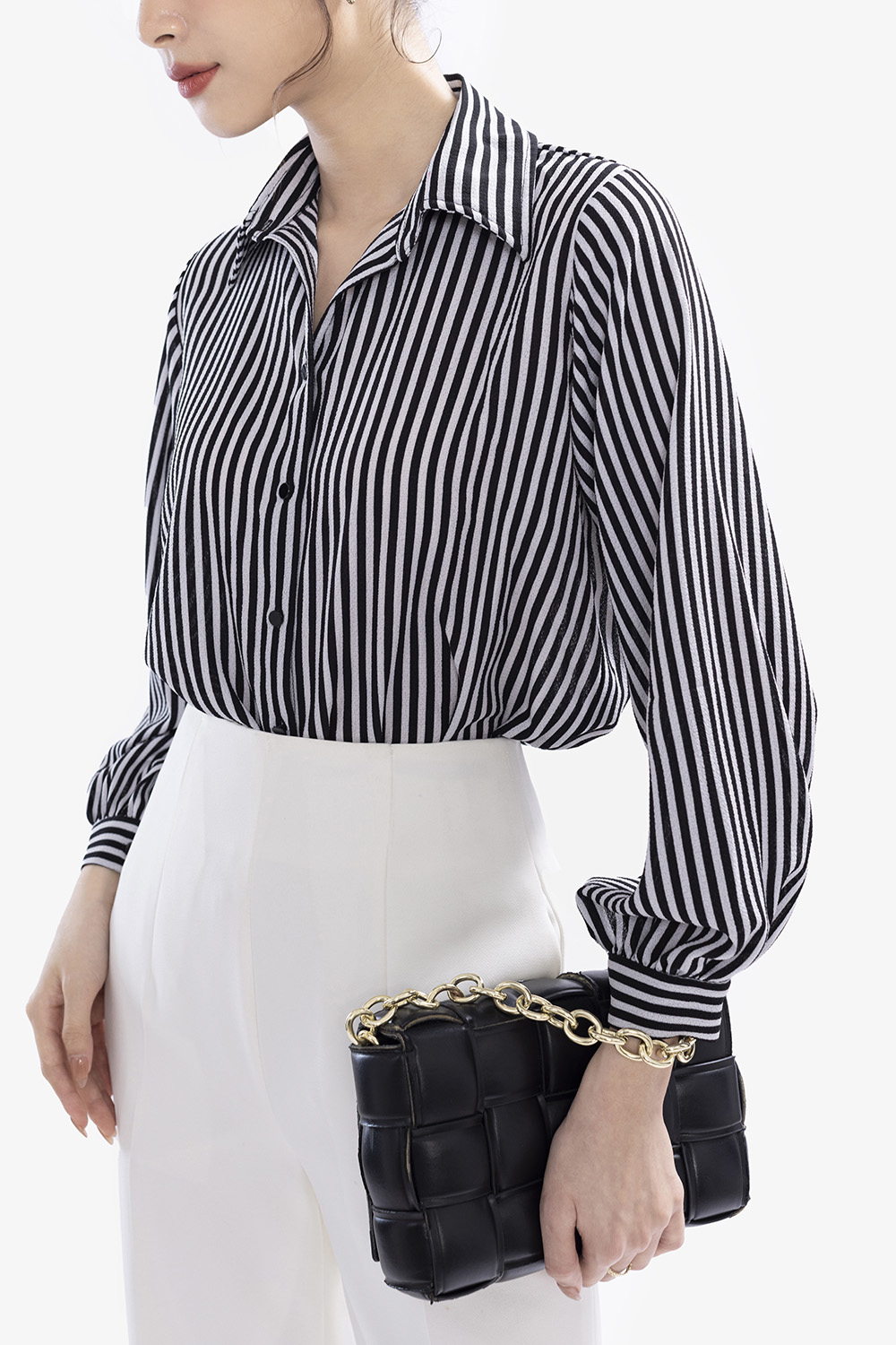 Áo sơ mi nữ tay dài hoạ tiết sọc trắng đen