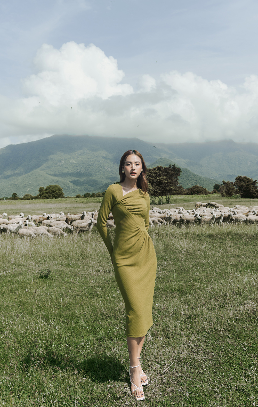 Đầm thun ôm body tay dài cổ cách điệu