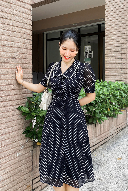 Đầm đen chấm bi dáng chữ A cổ sen KK162-39