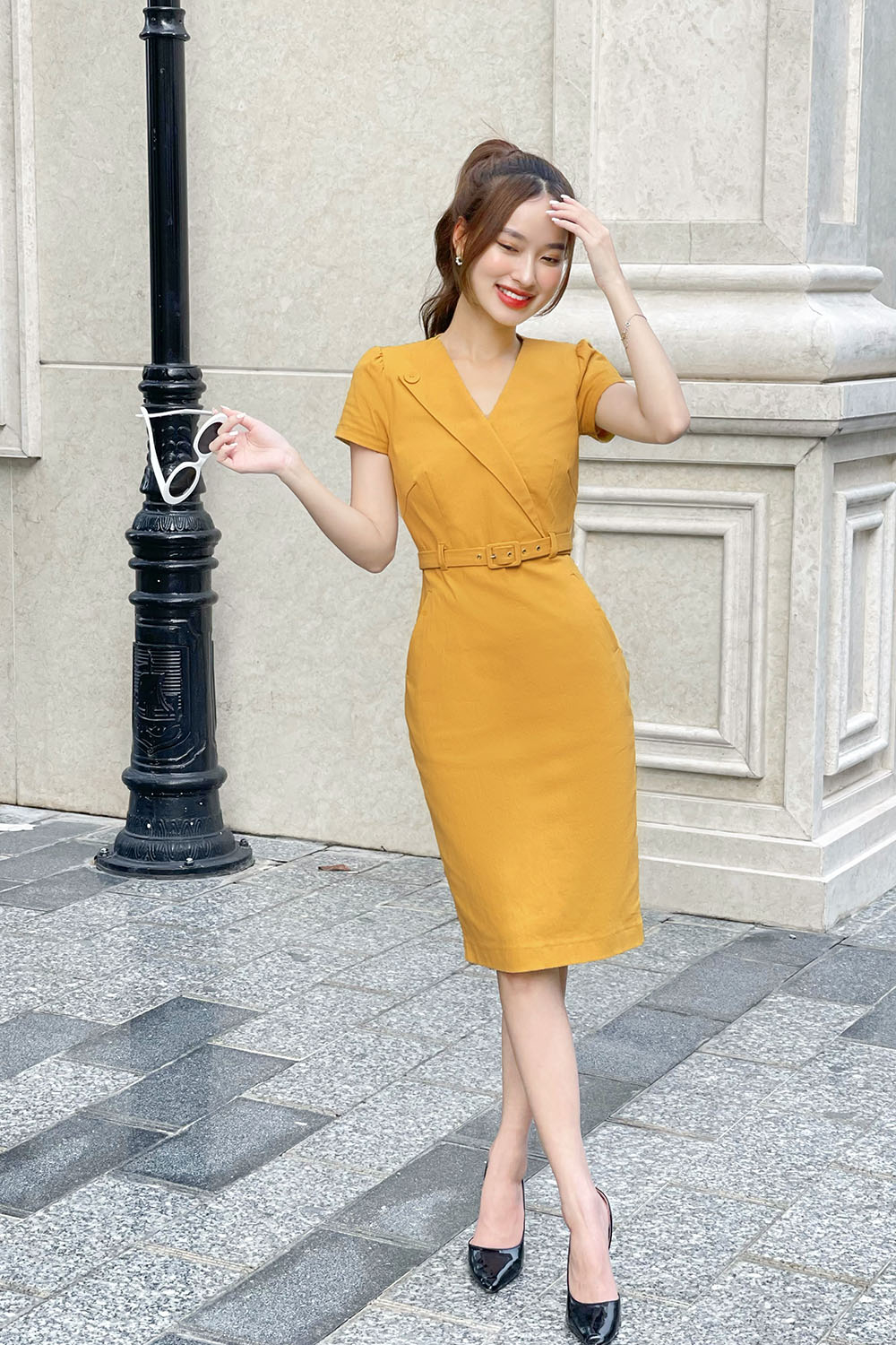 Đầm ôm body công sở phối thắt lưng