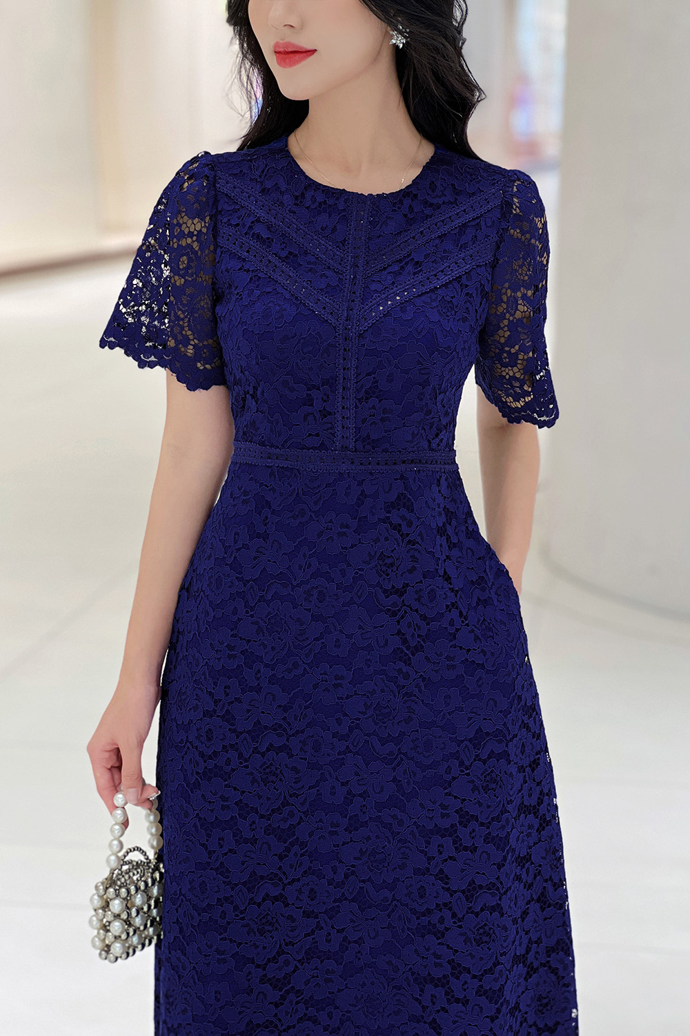 Đầm ren dáng chữ A cổ tròn màu xanh