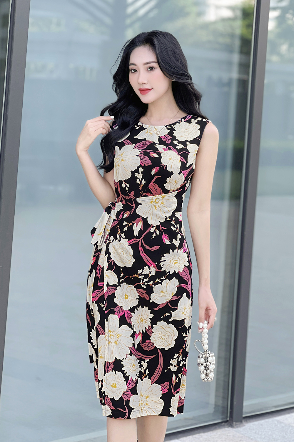 Đầm công sở đen họa tiết hoa tùng đắp chéo