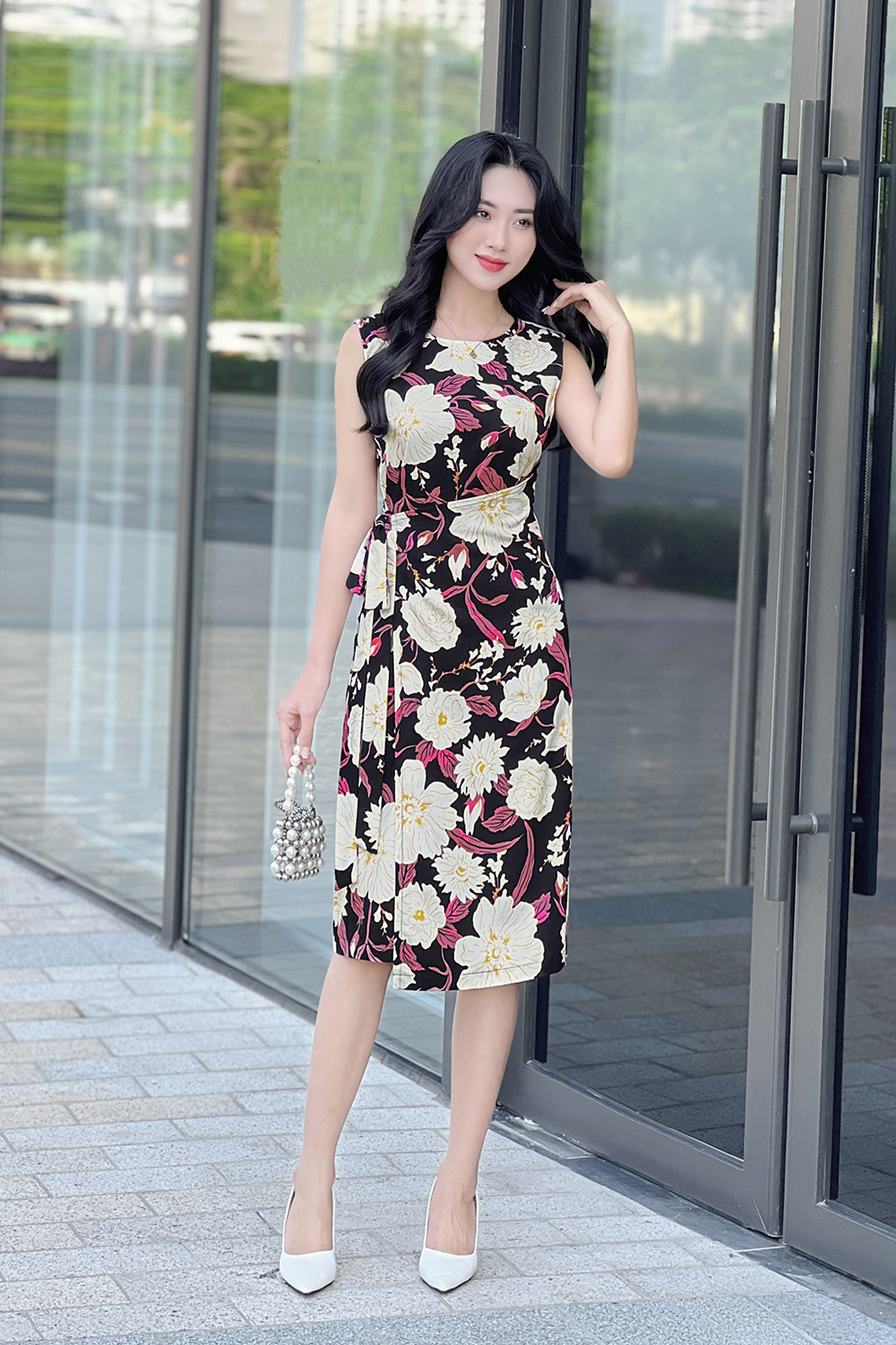 Đầm công sở đen họa tiết hoa tùng đắp chéo