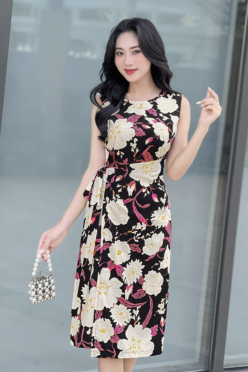 Đầm công sở đen họa tiết hoa tùng đắp chéo