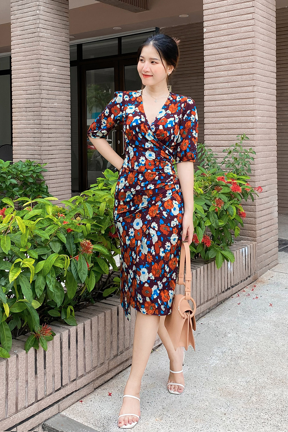 Đầm ôm họa tiết hoa cổ V đắp chéo